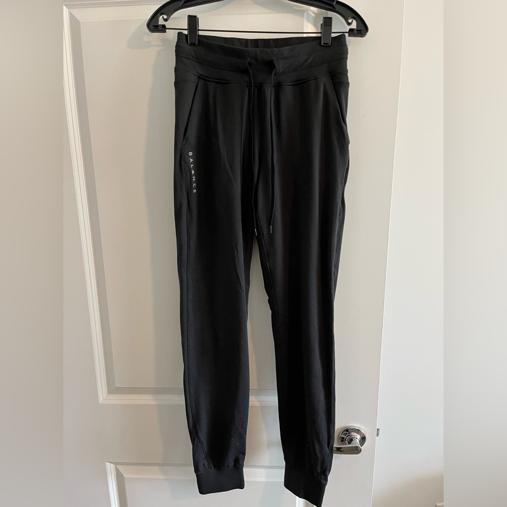 Balance Athletica joggers size S
